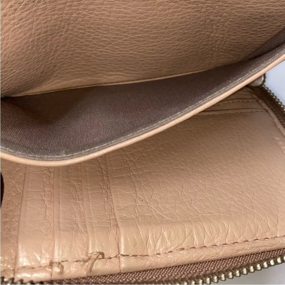Marc Jacobs Leather Zip Around Wristlet Nude- Pre Loved - Picture 4 of 11
